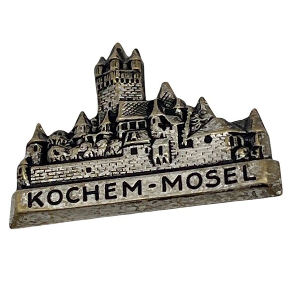 Vintage Kochem-Mosel Castle Pin Brooch Silver Tone Souvenir Germany 1 Inch A292 - Picture 1 of 4
